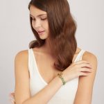 Bratara verde pastel cu trifoi din bronz