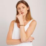 Bratara kaki cu inchizatoare din bronz pe model